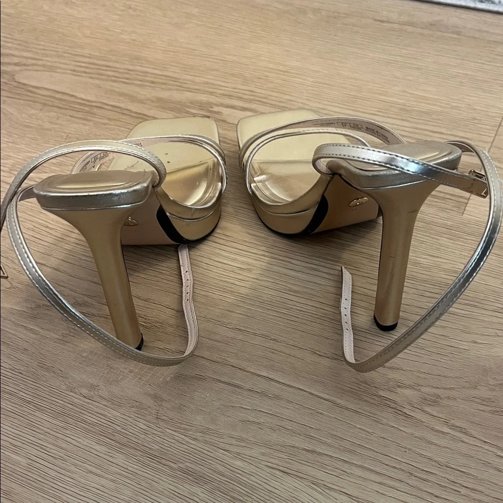 Zara Women's Metallic Gold Heels - Picture 4 of 6